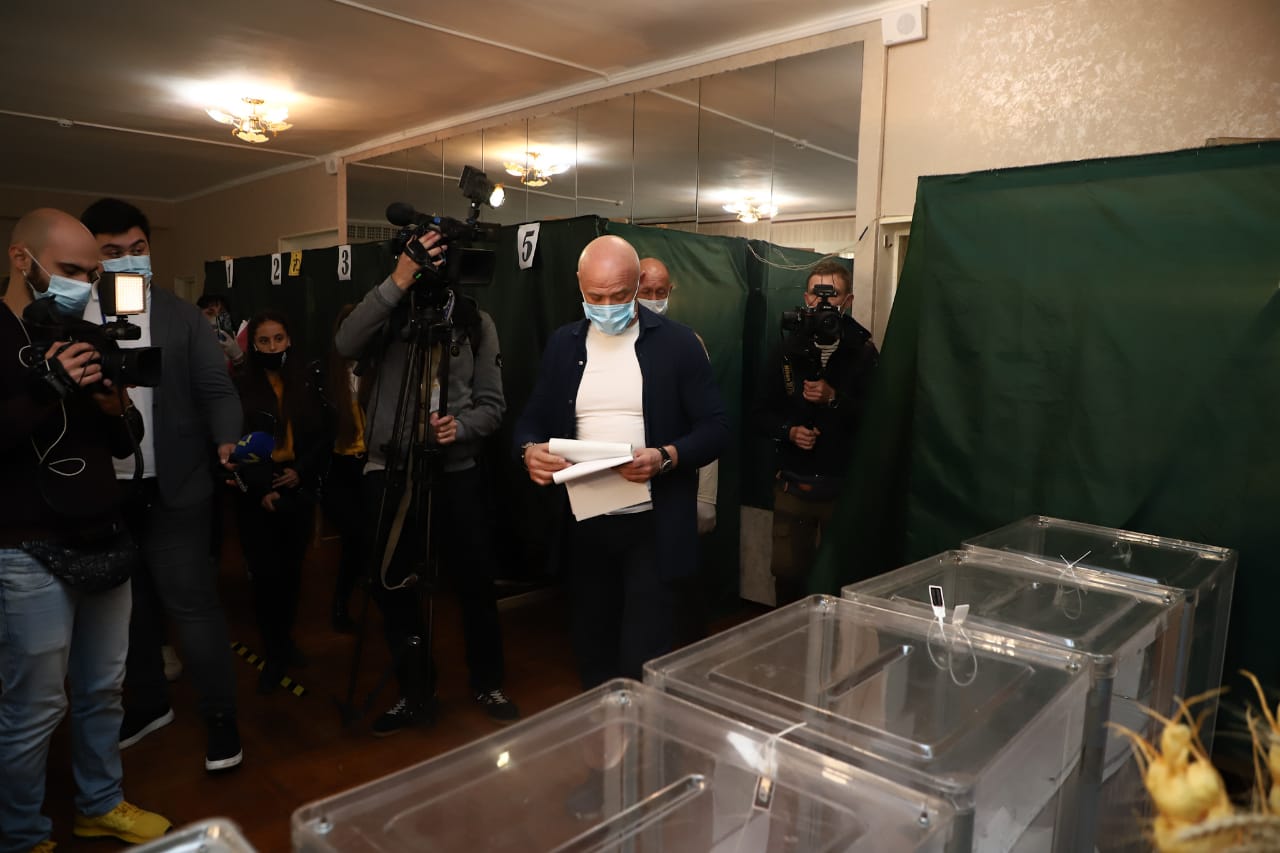 Труханов проголосував на місцевих виборах