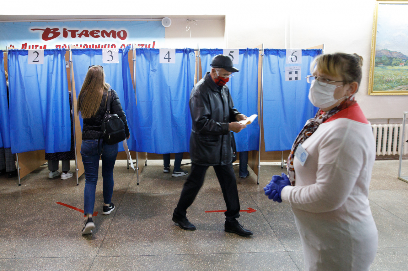 Ціна перемоги: чим відзначилися місцеві вибори в Україні